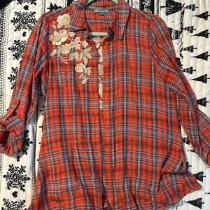 Light weight flannel with applique